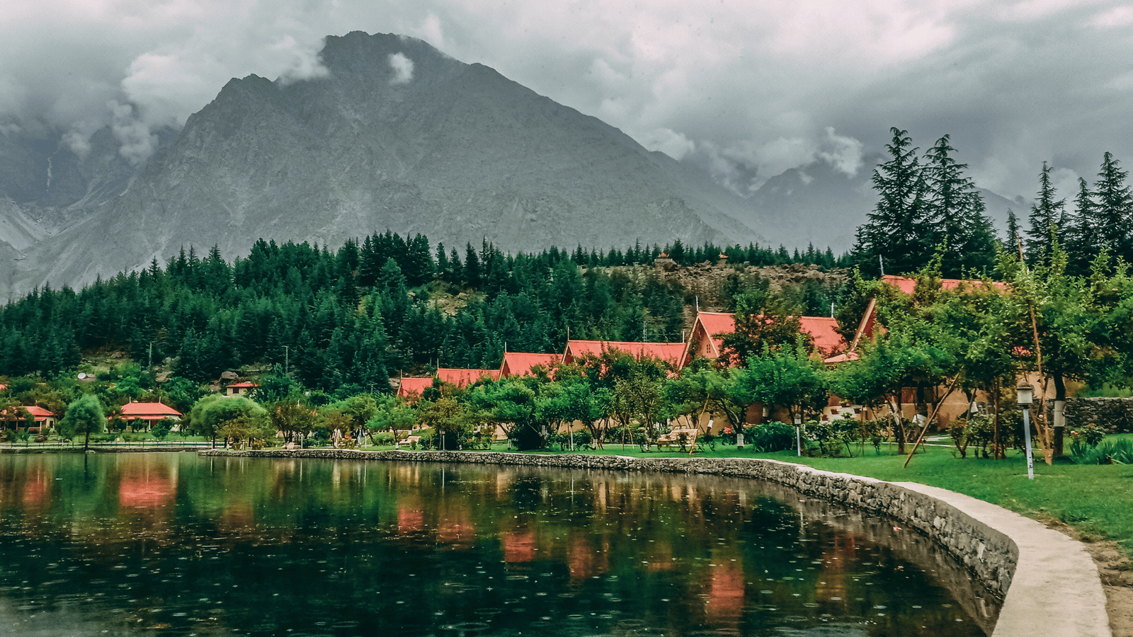 Cheap Flights to Pakistan from Manchester UK